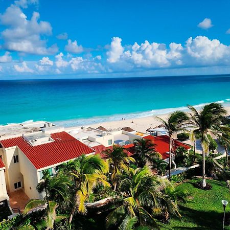 Beachfront Apartments Канкун Екстериор снимка