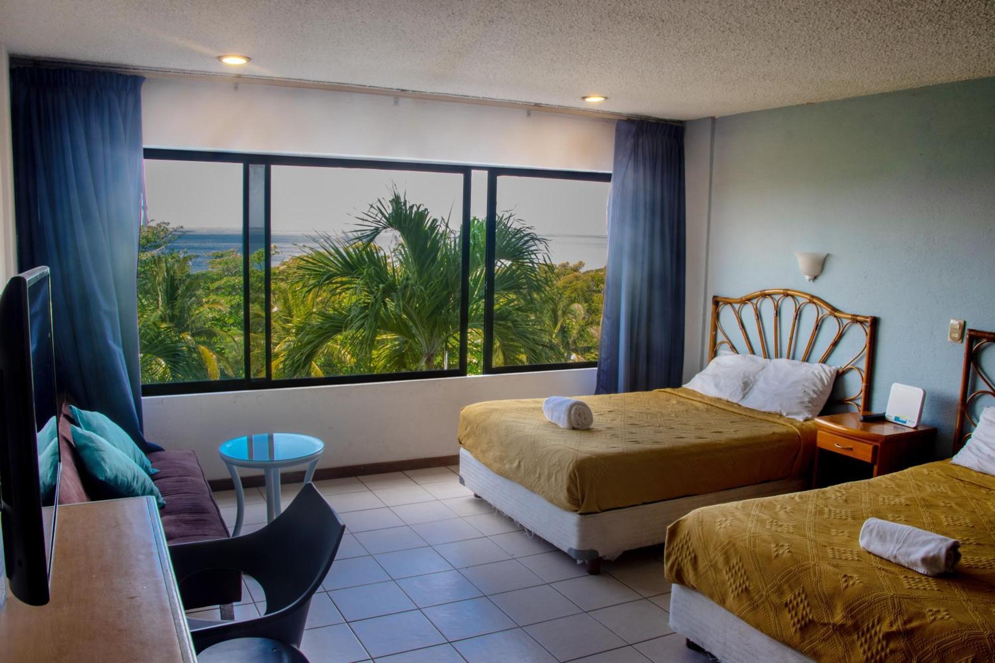 Beachfront Apartments Канкун Стая снимка
