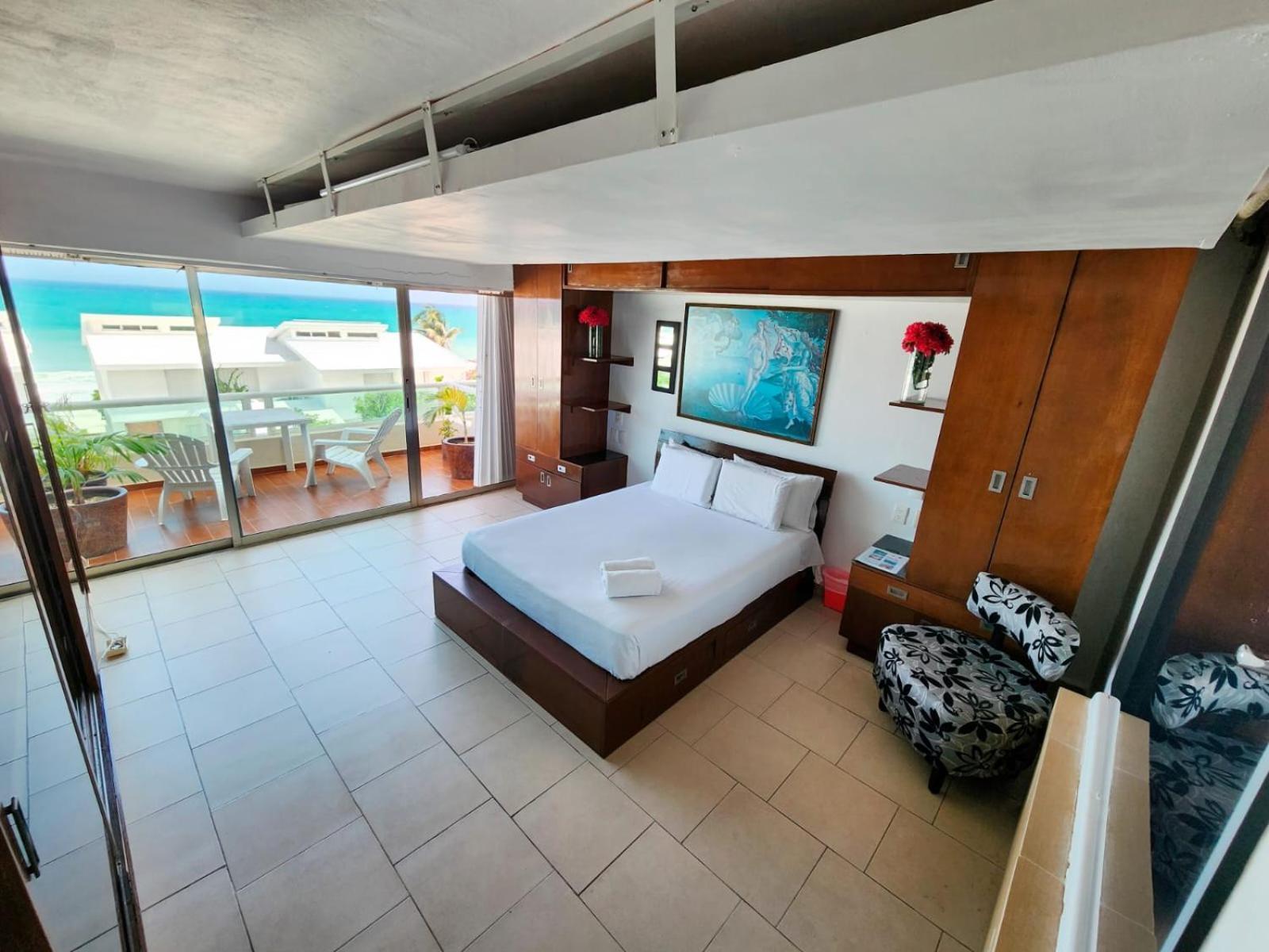 Beachfront Apartments Канкун Екстериор снимка