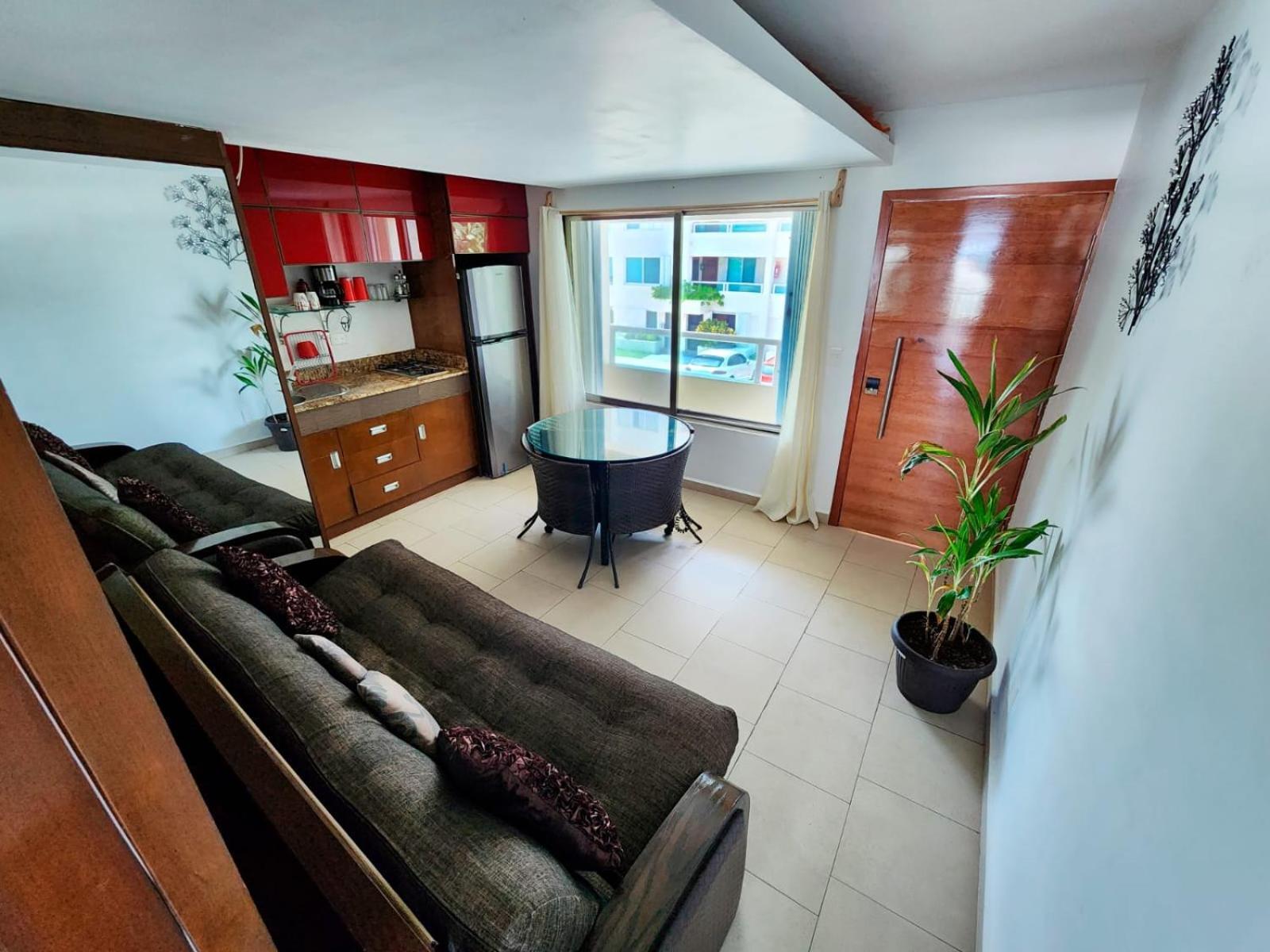 Beachfront Apartments Канкун Екстериор снимка