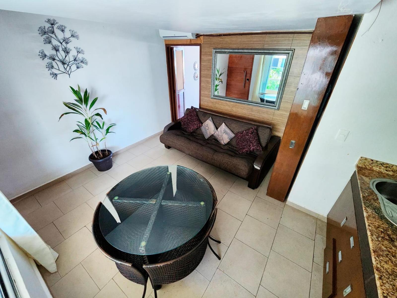 Beachfront Apartments Канкун Екстериор снимка