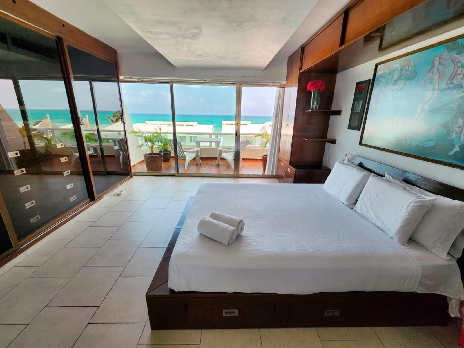 Beachfront Apartments Канкун Екстериор снимка