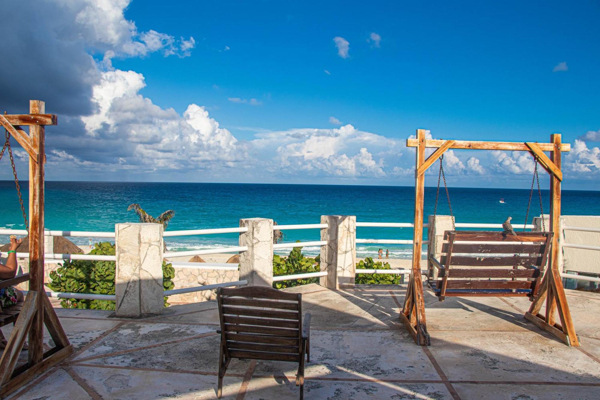 Beachfront Apartments Канкун Стая снимка