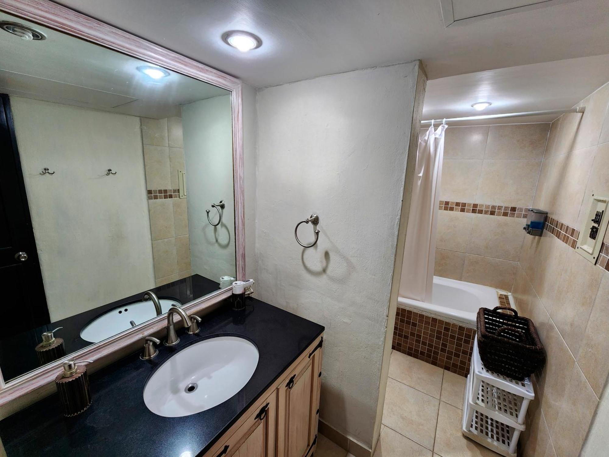 Beachfront Apartments Канкун Стая снимка