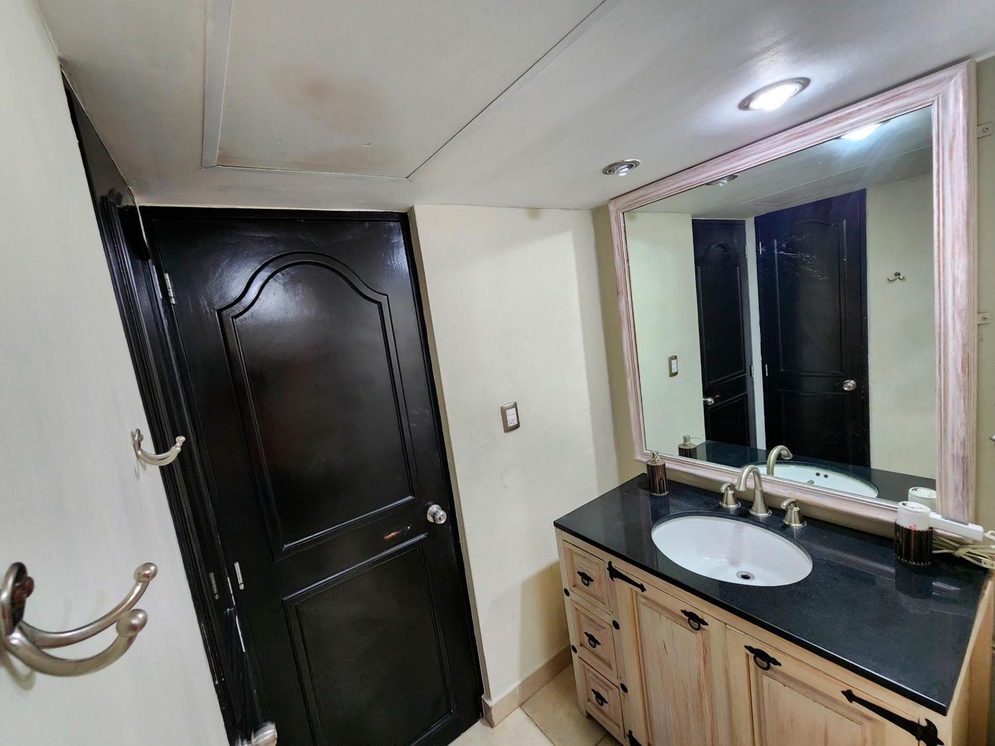 Beachfront Apartments Канкун Стая снимка